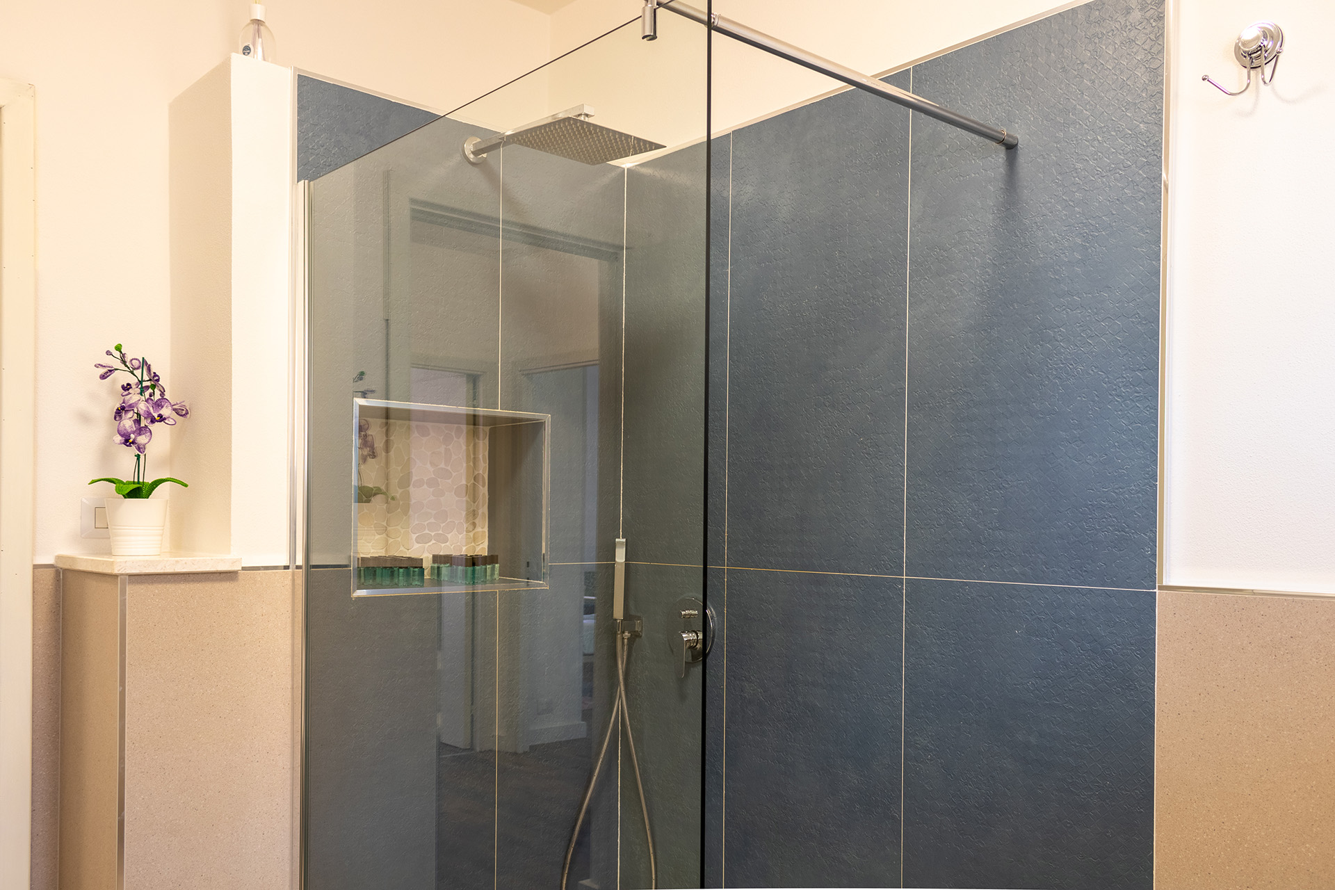 Lihele — Doccia dettaglio