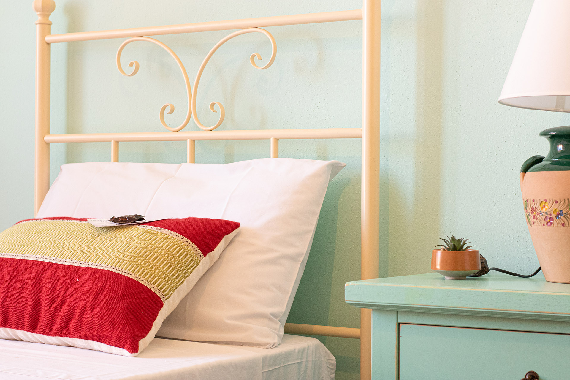 Lihele, dettaglio letto