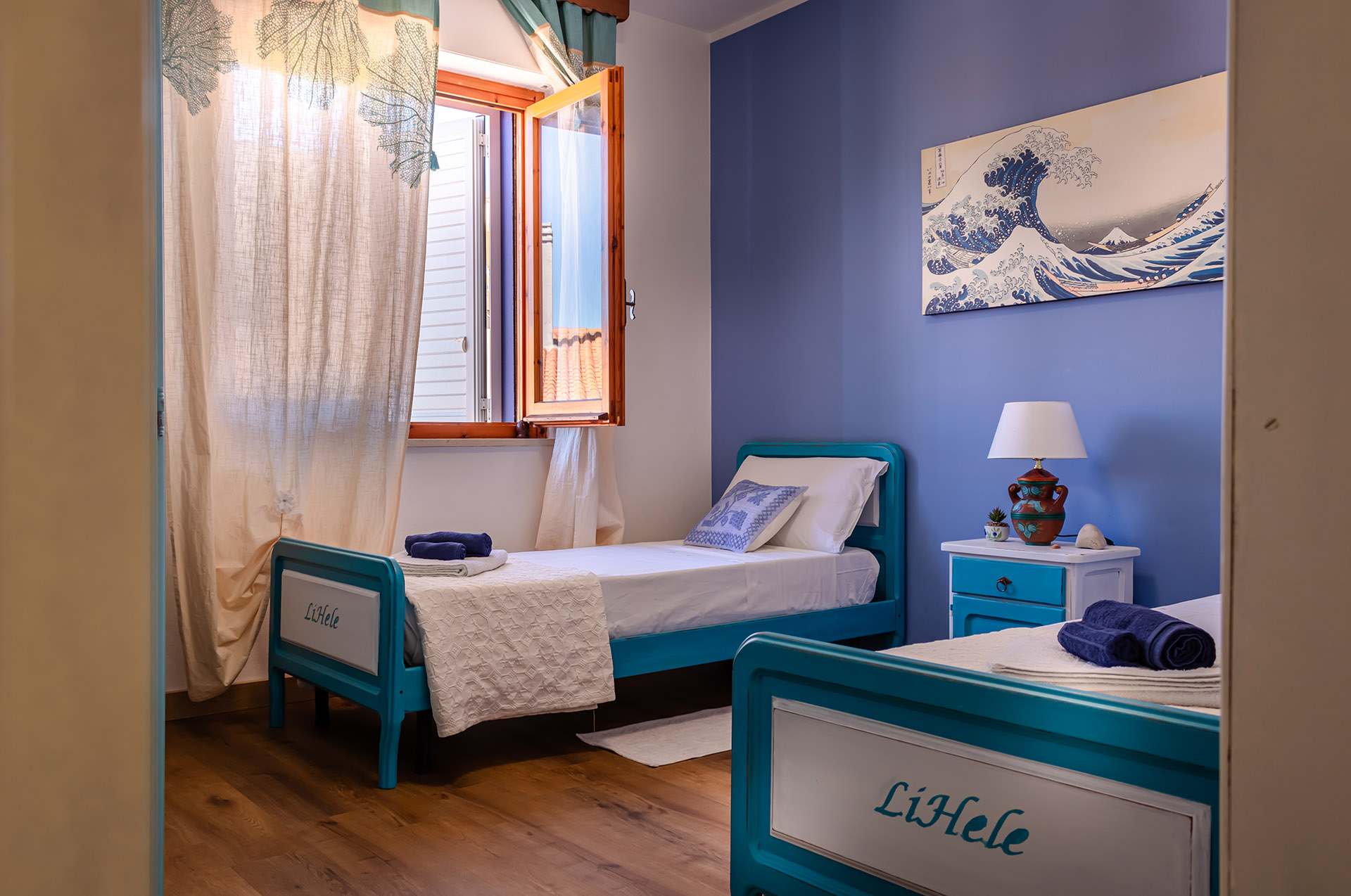 Lihele — Camera twin