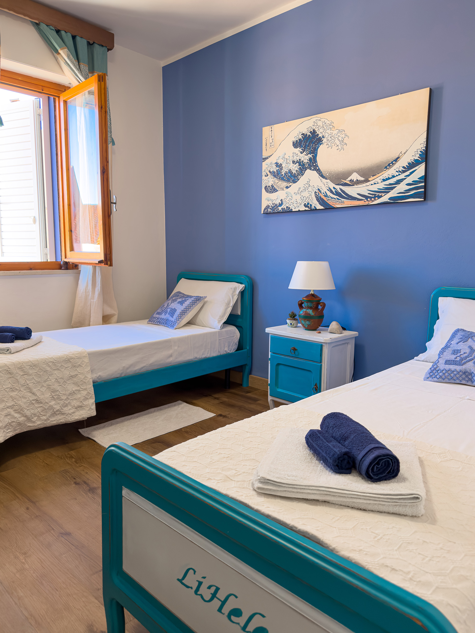 Lihele — Camera twin